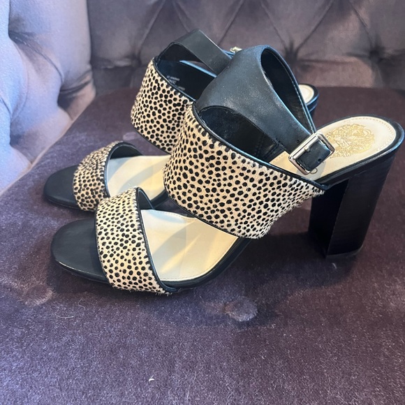 Vince Camuto sandals with 3.5” block heel. - Picture 4 of 6